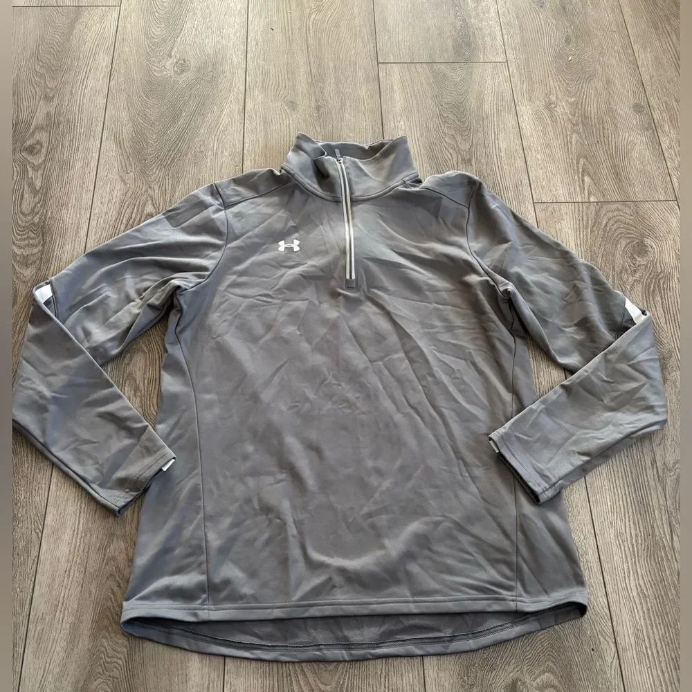 Under Armour Men's Gray pull over quarter zipper sweater used in good condition